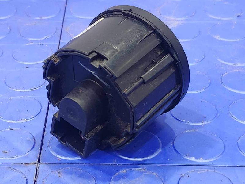 2013 Ford F-350 Super Duty Headlight Switch (Dash Mtd)