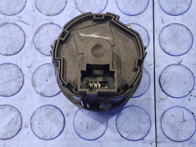 2013 Ford F-350 Super Duty Headlight Switch (Dash Mtd)