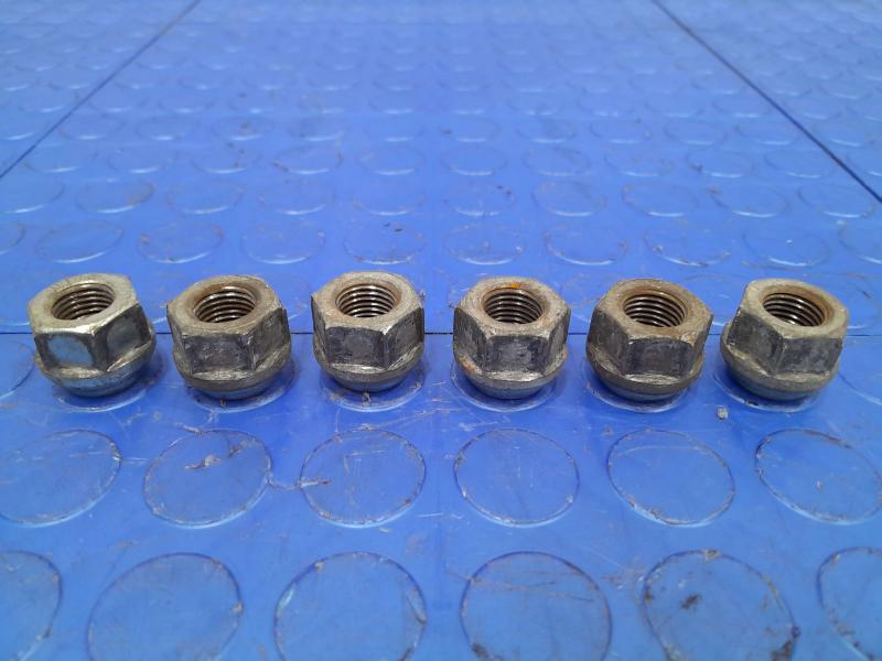 2013 Cadillac Escalade Lug Nuts