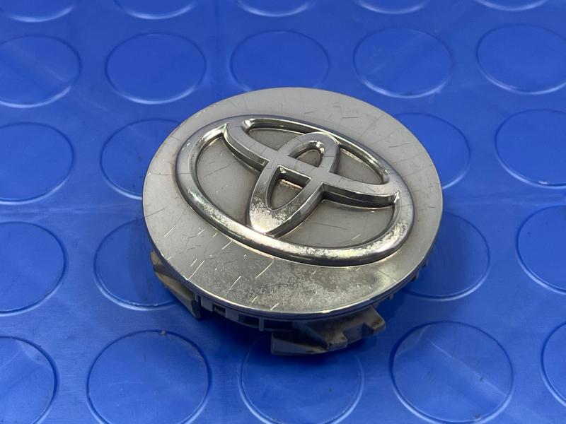 2012 Toyota Sienna Center Cap