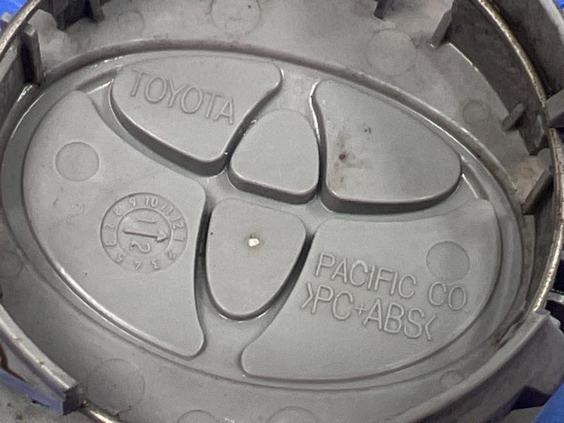 2012 Toyota Sienna Center Cap
