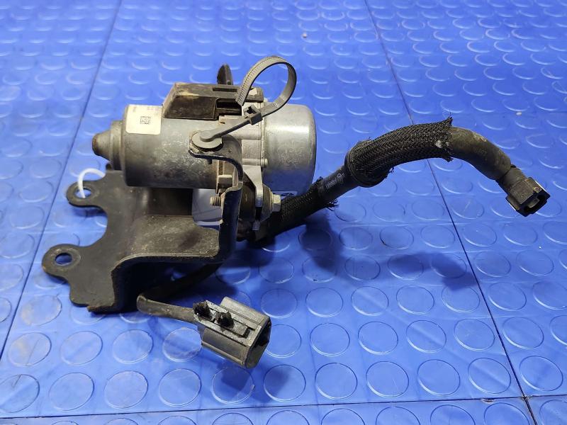 2014 Chrysler 300 Vacuum Pump