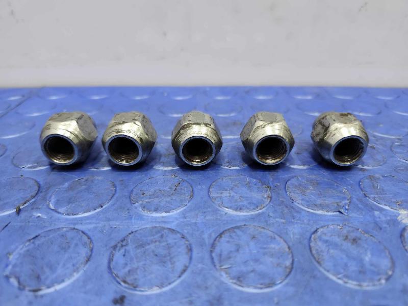 2016 Hyundai Tucson Lug Nuts