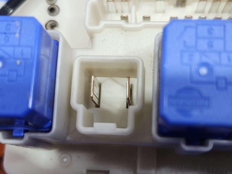 2011 Infiniti QX56 Cabin Fuse Box