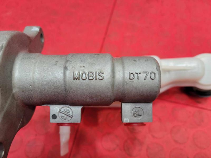 2014-2018 Kia Forte Brake Master Cylinder Assembly Genuine OEM 58510A7200