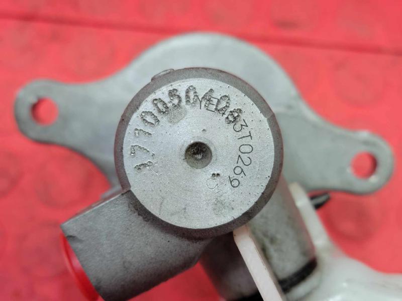 2014-2018 Kia Forte Brake Master Cylinder Assembly Genuine OEM 58510A7200