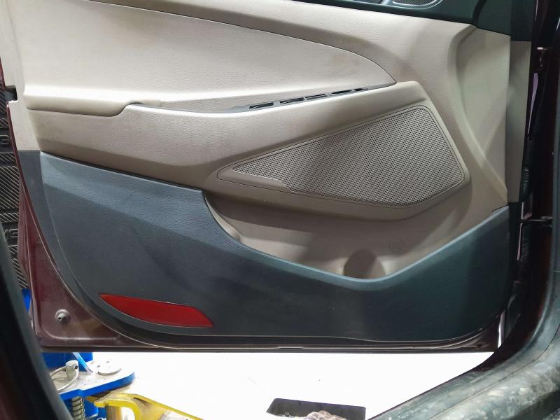 2016 Hyundai Tucson Front Door Trim Panel