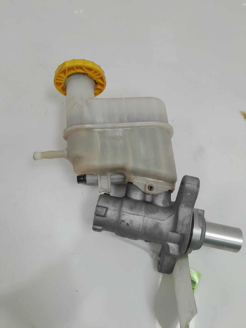 2015 - 2018 Jeep Cherokee Brake Master Cylinder Assembly OEM 68211881AD