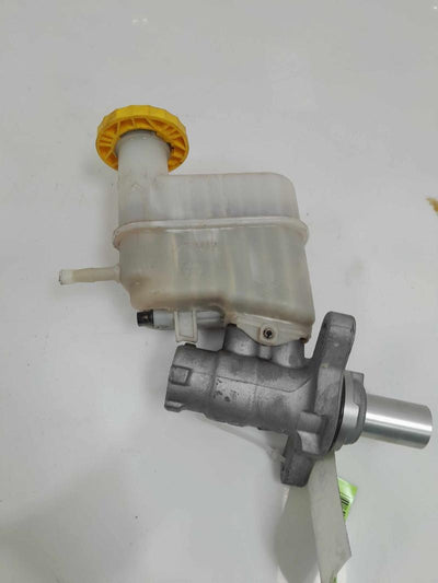 2015 - 2018 Jeep Cherokee Brake Master Cylinder Assembly OEM 68211881AD