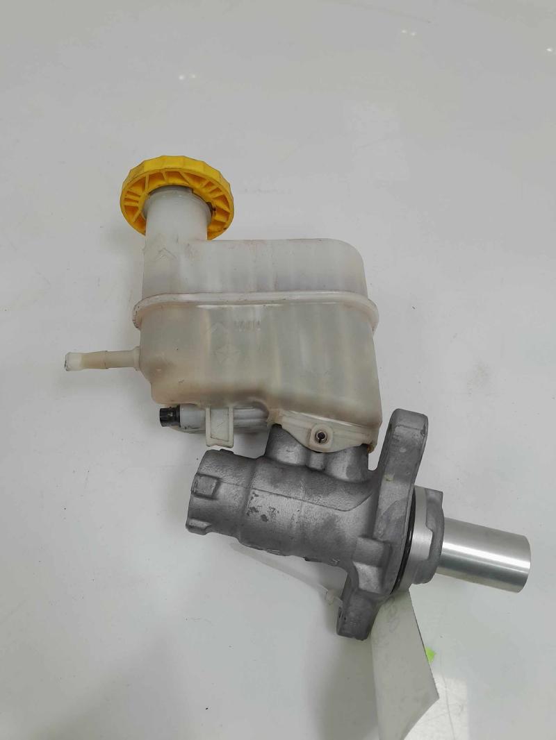2015 - 2018 Jeep Cherokee Brake Master Cylinder Assembly OEM 68211881AD