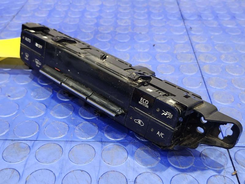 2017 Toyota Prius Heater A/C Control