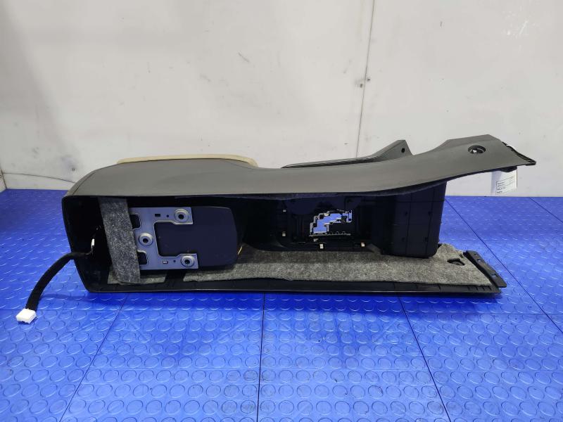 2011 Kia Sorento Front Console