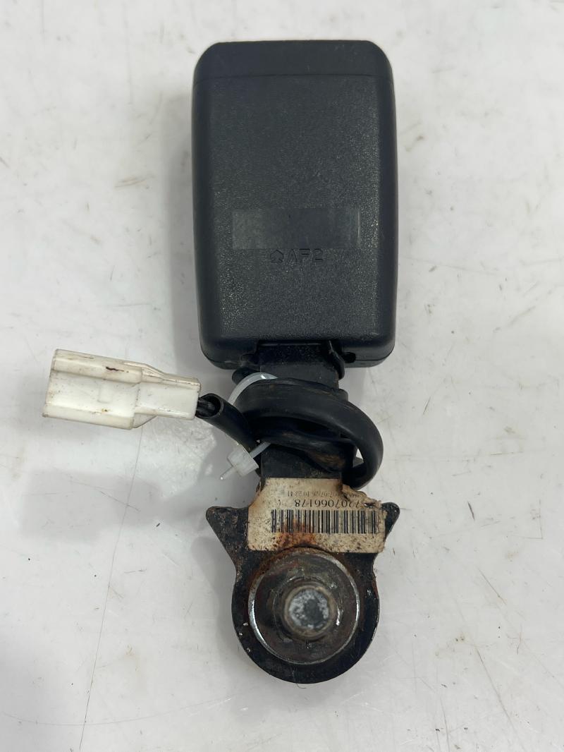 2008 Nissan Titan Front Seat Belt