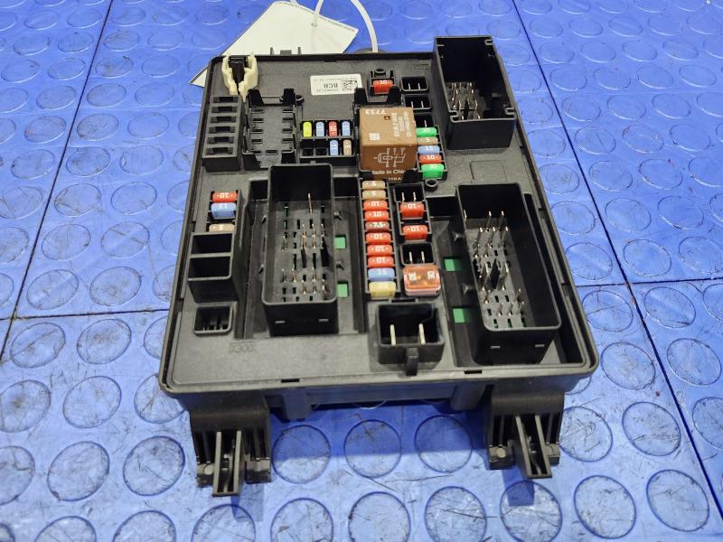 2016 Cadillac ATS Cabin Fuse Box