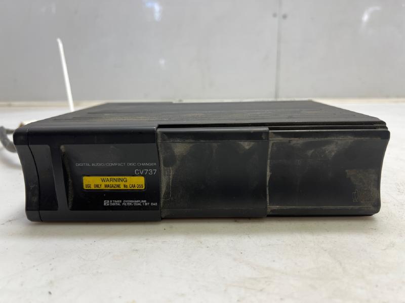 2001 Infiniti QX4 Audio & Visual Equip.(Radio)