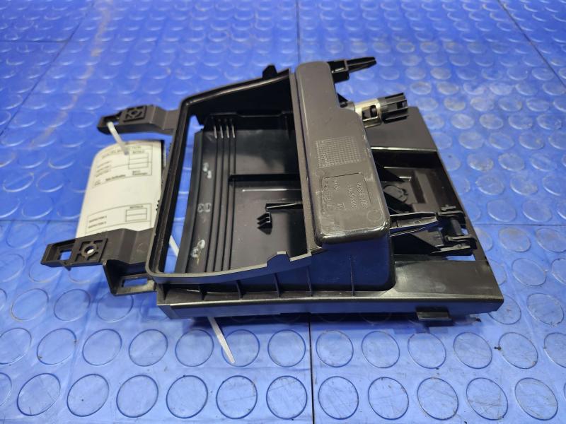 2018 Buick Regal Center Console Cubby Cover Black Genuine OEM Part 39124048