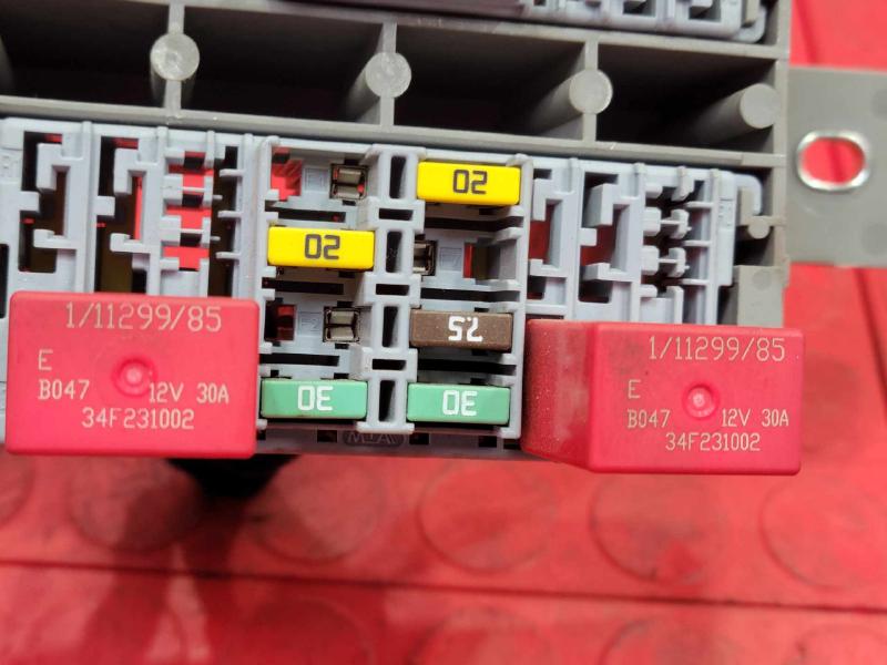 2015 Jeep Renegade Cabin Fuse Box