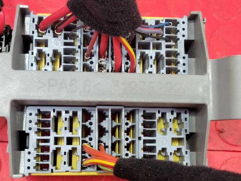 2015 Jeep Renegade Cabin Fuse Box