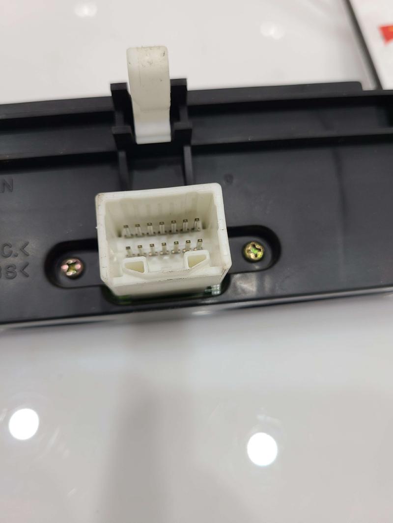 2002 2003 Toyota Camry LE Digital Display Screen Clock OEM 8391033060