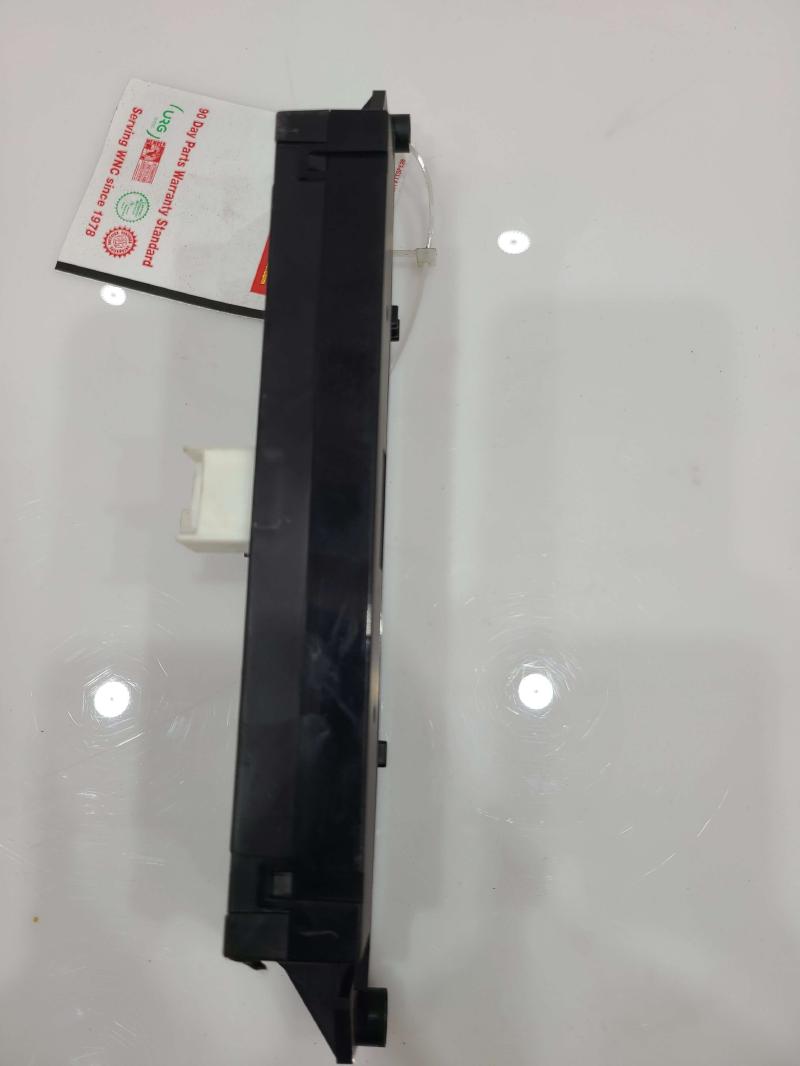 2002 2003 Toyota Camry LE Digital Display Screen Clock OEM 8391033060