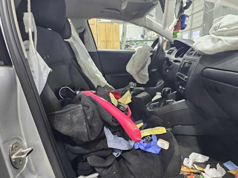 2016 Volkswagen Jetta Center Pillar