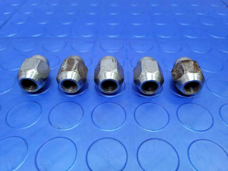 2013 Hyundai Santa Fe Lug Nuts