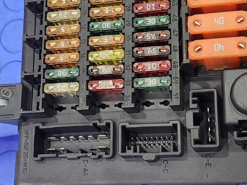 2003-2008 BMW Z4 Trunk Fuse Box Relay Junction Block Genuine OEM 61148384629