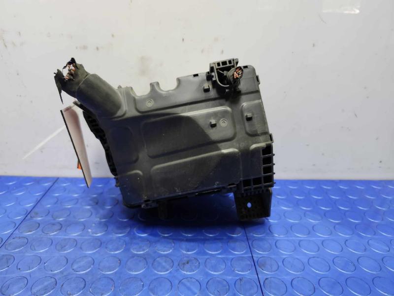 2018-2019 Kia Rio Engine Fuse Box Relay Junction Block Genuine OEM 91205-H9520