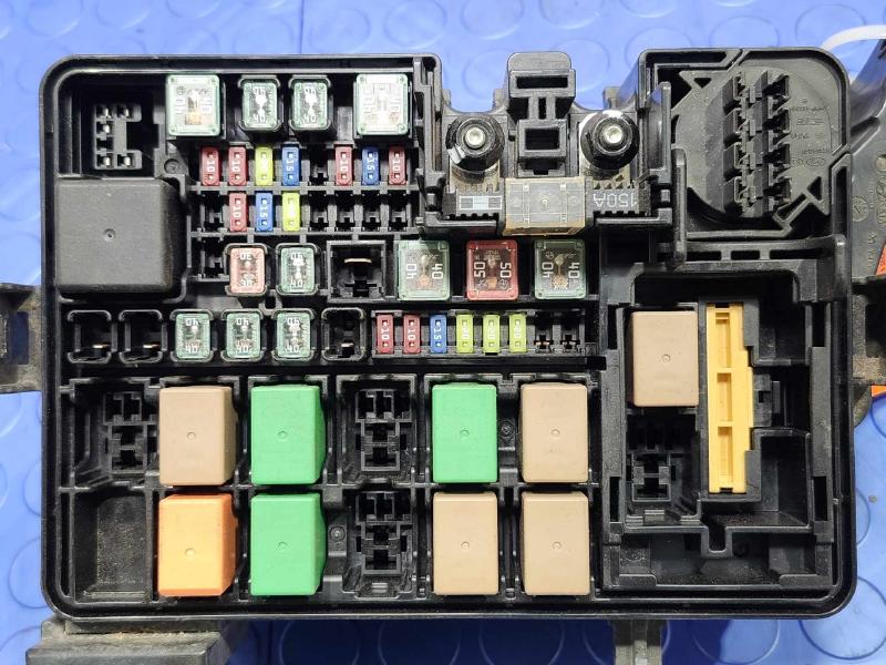 2018-2019 Kia Rio Engine Fuse Box Relay Junction Block Genuine OEM 91205-H9520