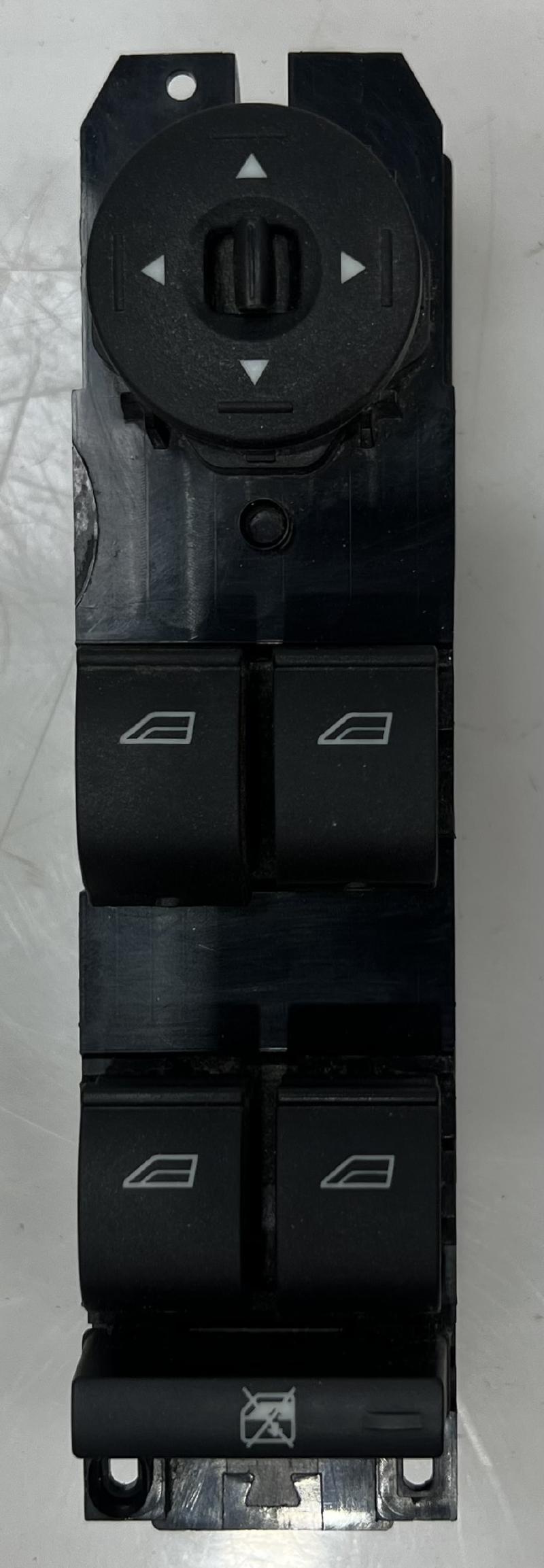 2017 Ford Focus Door Switch Front