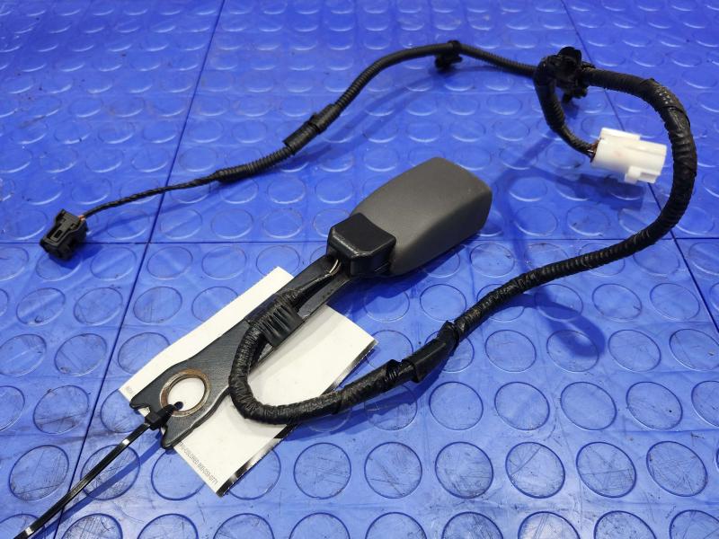 2010 Toyota Prius Front Seat Belt