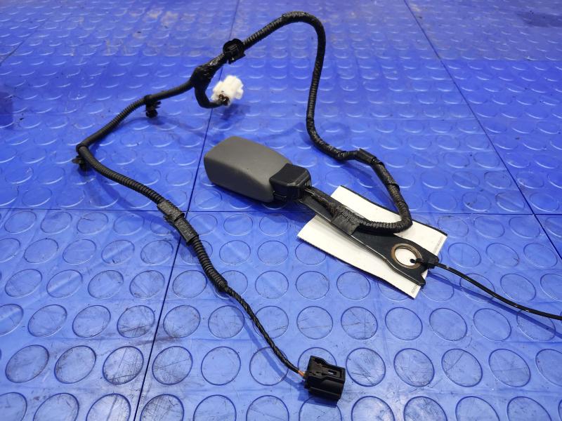 2010 Toyota Prius Front Seat Belt