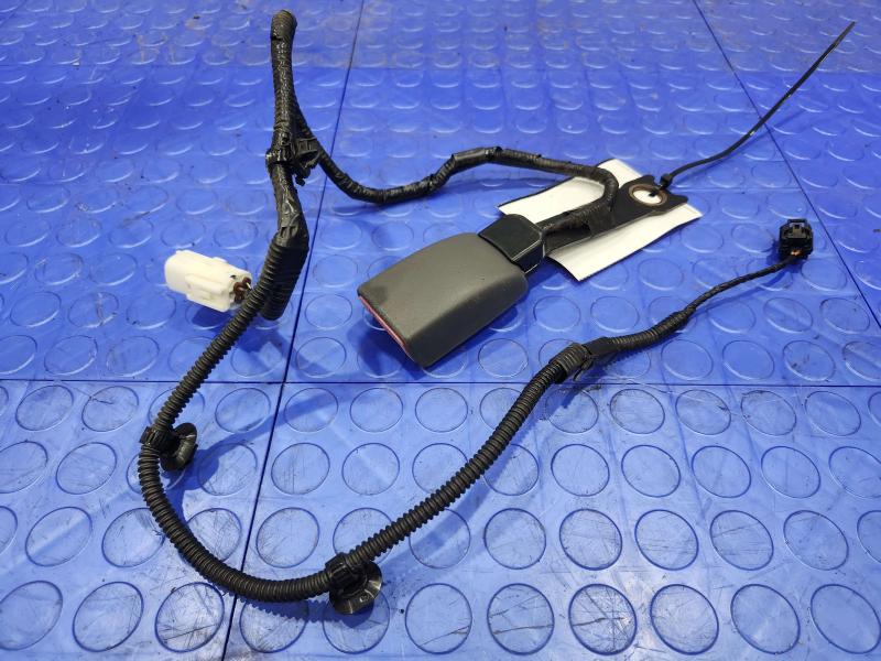 2010 Toyota Prius Front Seat Belt