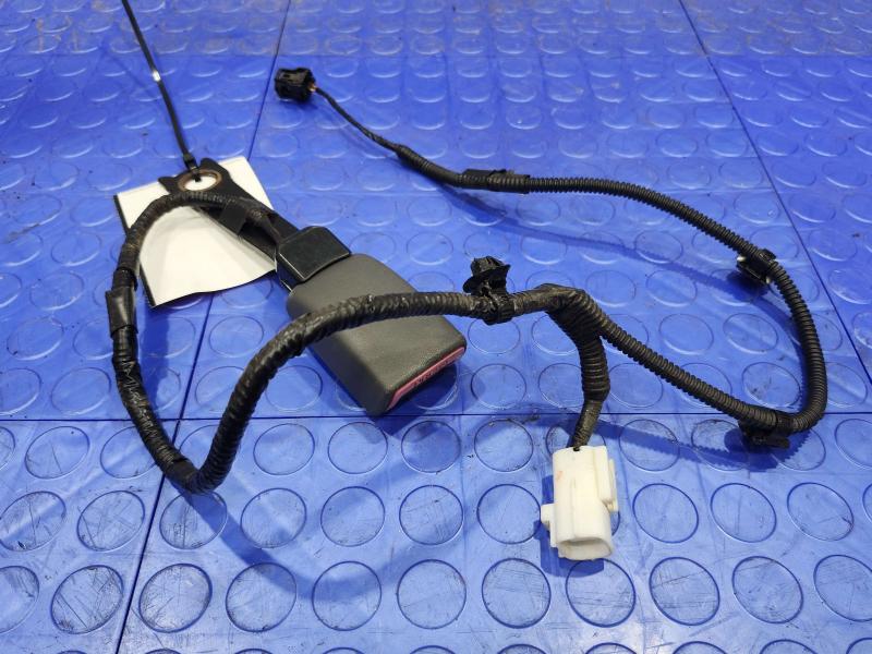 2010 Toyota Prius Front Seat Belt