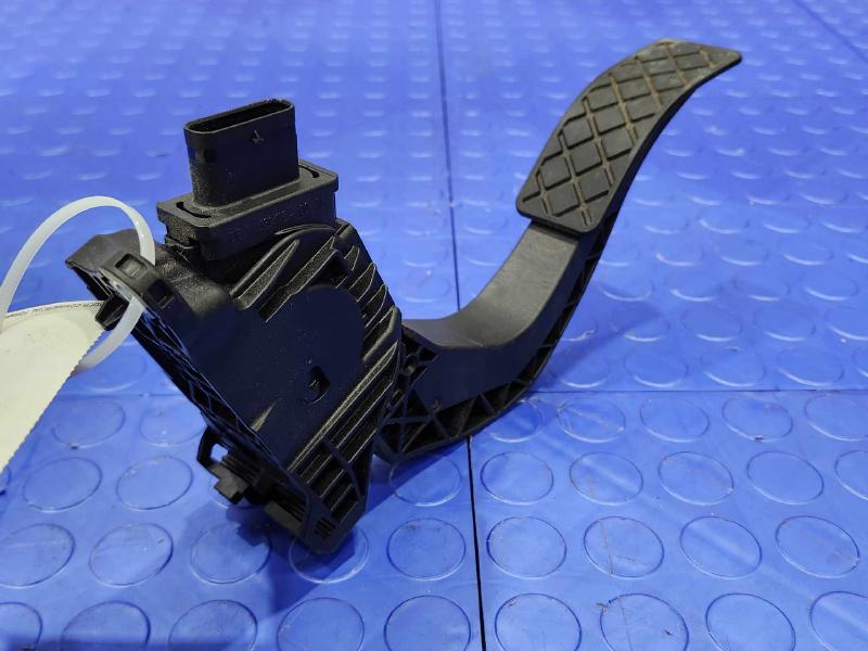 2017-2024 Audi Q7 Accelerator Pedal Assembly Genuine OEM Part 8W1723523