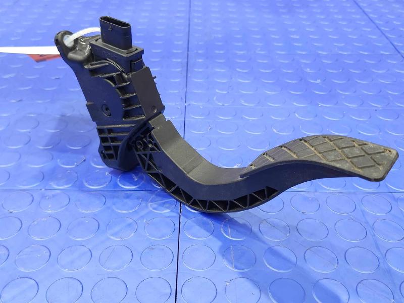 2017-2024 Audi Q7 Accelerator Pedal Assembly Genuine OEM Part 8W1723523