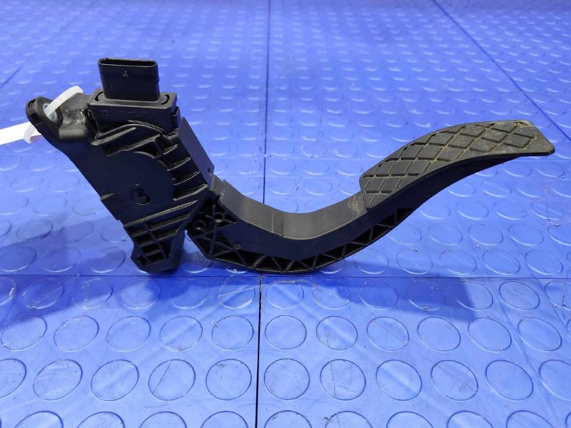 2017-2024 Audi Q7 Accelerator Pedal Assembly Genuine OEM Part 8W1723523