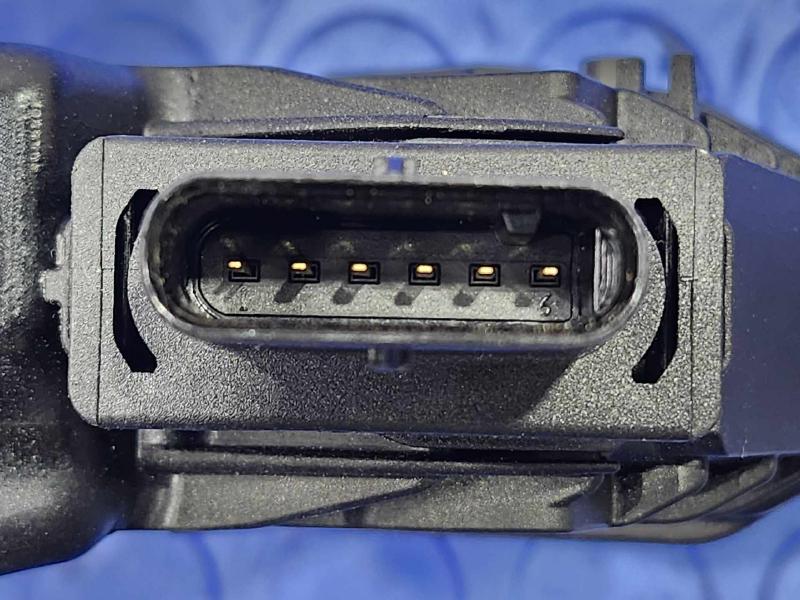 2017-2024 Audi Q7 Accelerator Pedal Assembly Genuine OEM Part 8W1723523