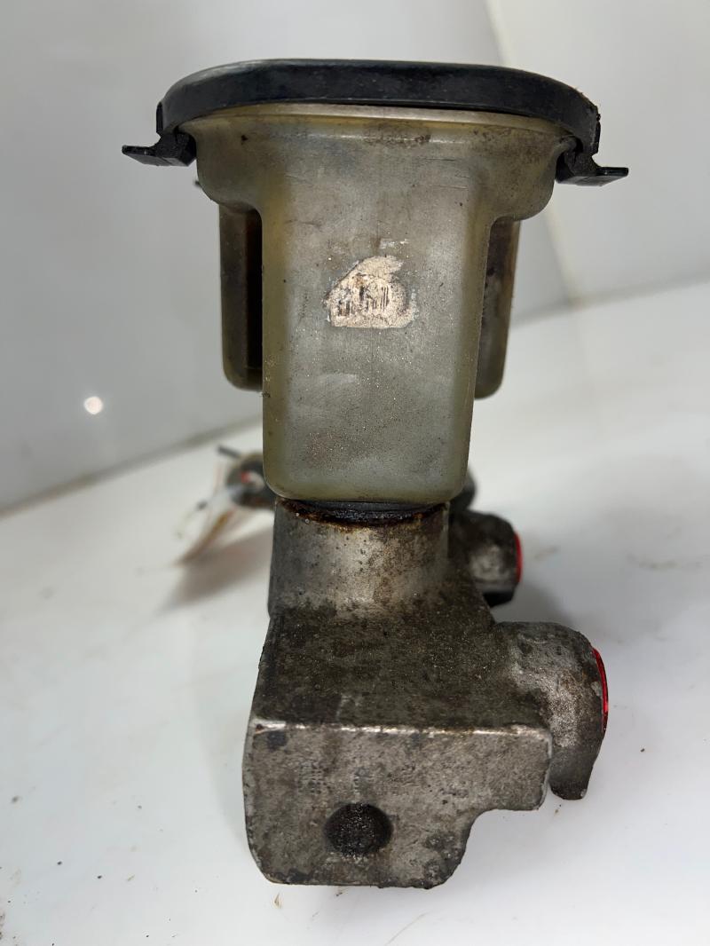 1989 Chevrolet Silverado 1500 Master Cylinder