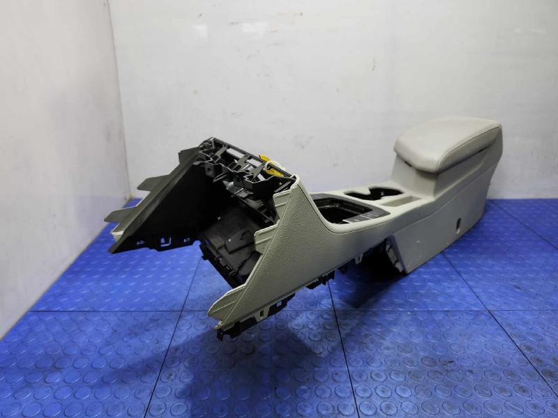 2019 Volkswagen Jetta Front Console