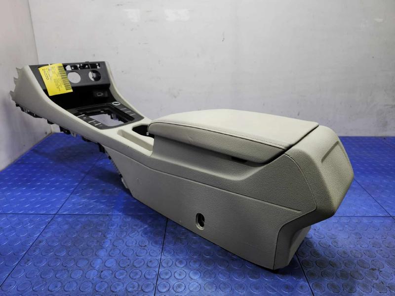 2019 Volkswagen Jetta Front Console