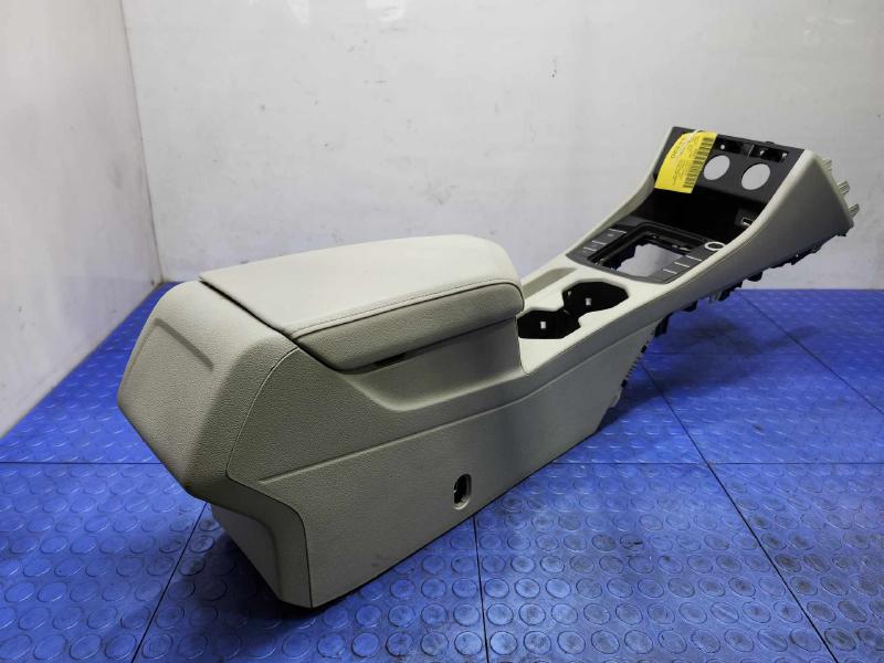 2019 Volkswagen Jetta Front Console