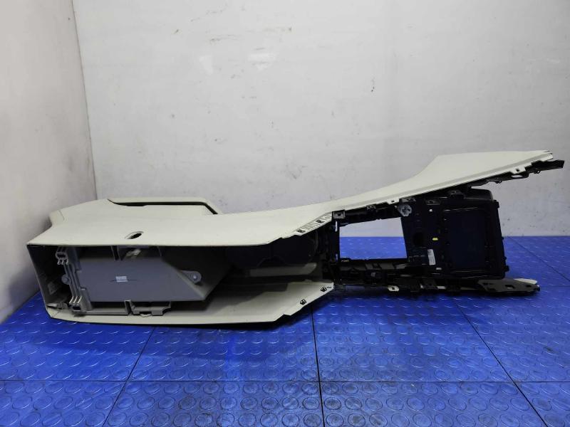 2019 Volkswagen Jetta Front Console
