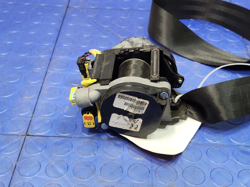2015 Volkswagen Beetle Front Seat Belt