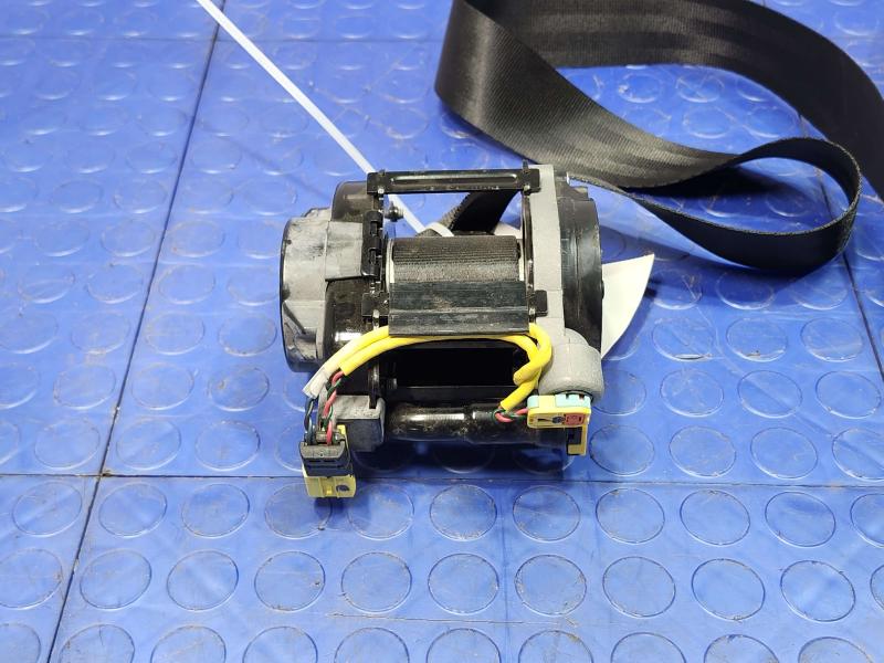 2015 Volkswagen Beetle Front Seat Belt