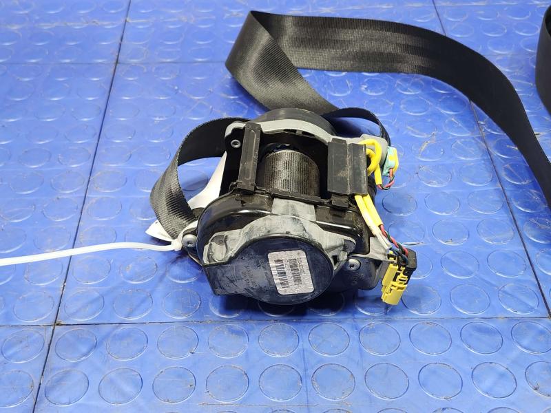 2015 Volkswagen Beetle Front Seat Belt