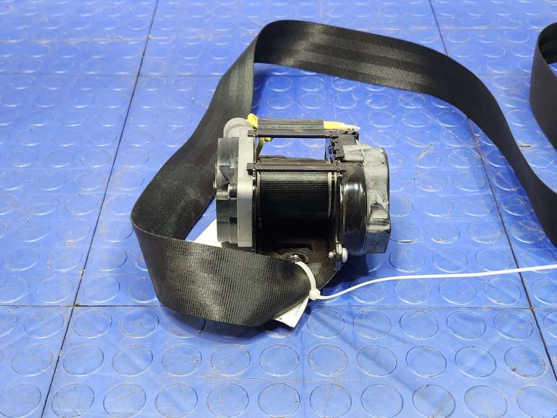 2015 Volkswagen Beetle Front Seat Belt