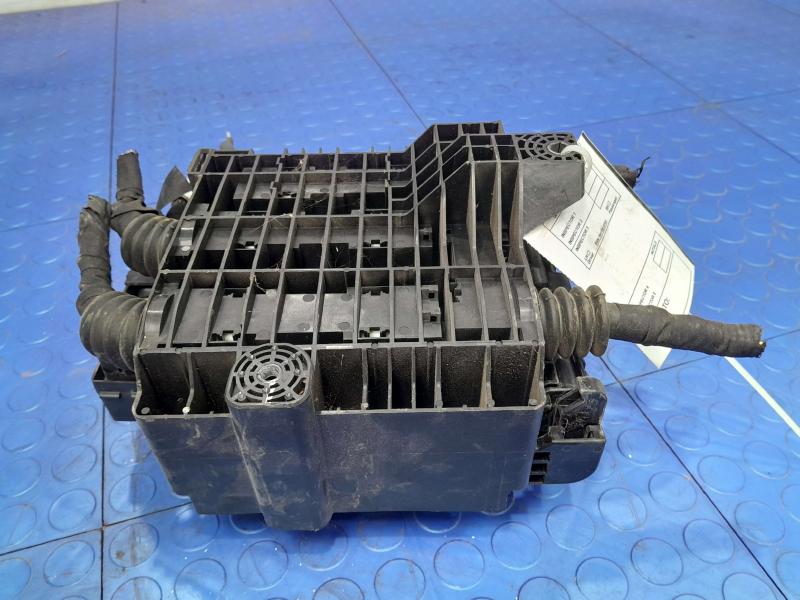 2017 GMC Acadia Engine Fuse Box Relay Junction Block Genuine OEM 84003373