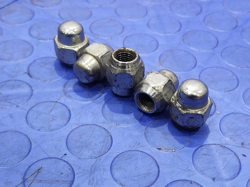 2012 Hyundai Veloster Lug Nuts