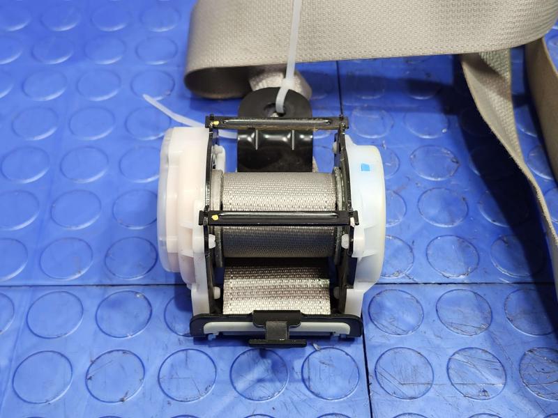 2016 Kia Sedona Rear Seat Belt